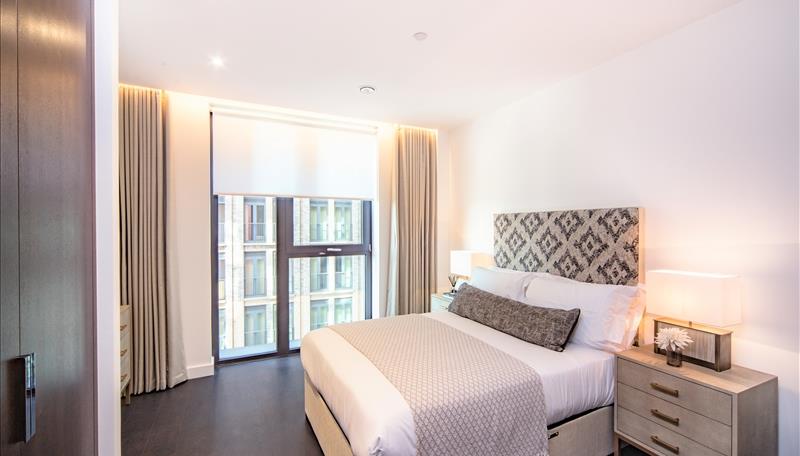 2 bed property in Charles Clowes Walk, London